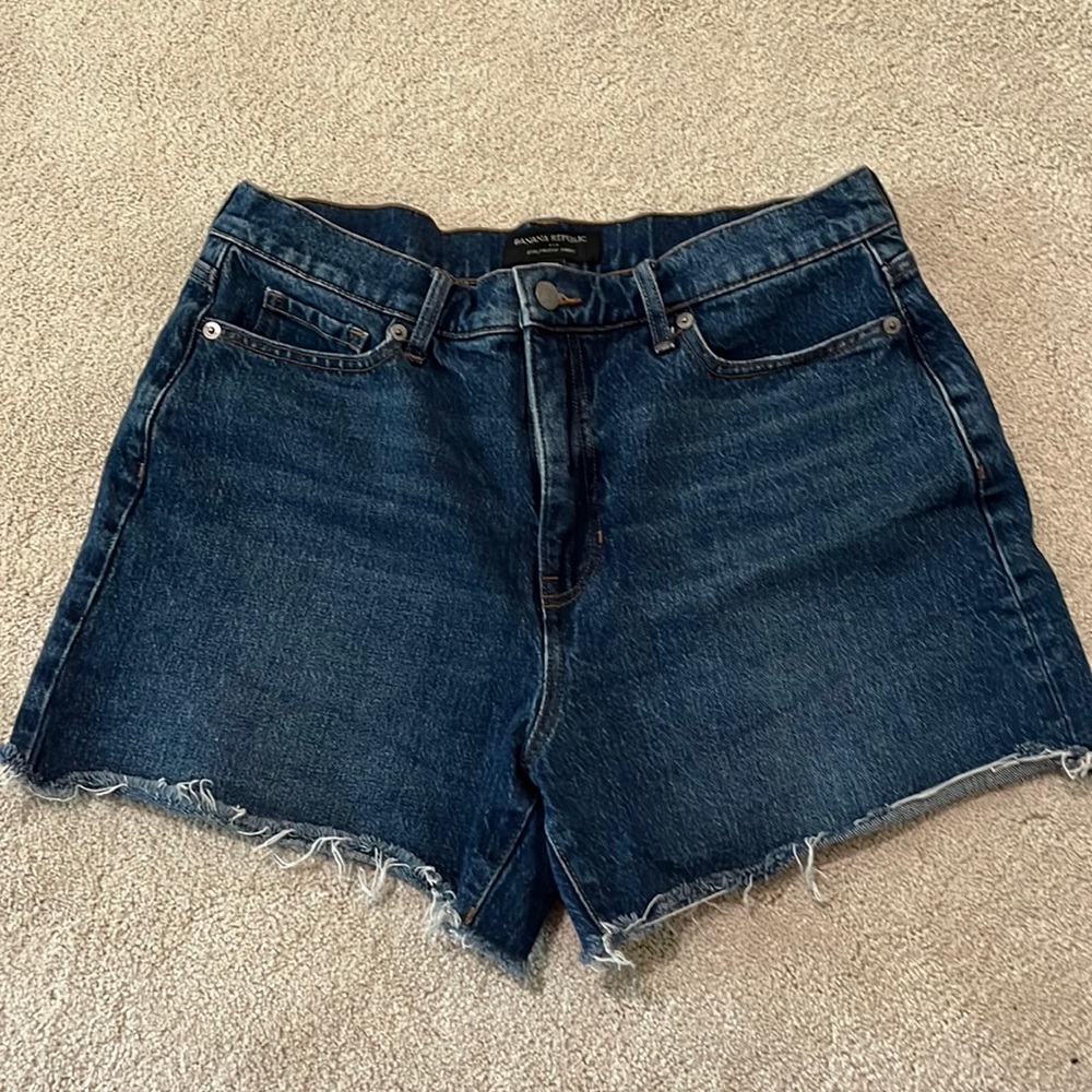 Banana Republic girlfriend shorts medium wash